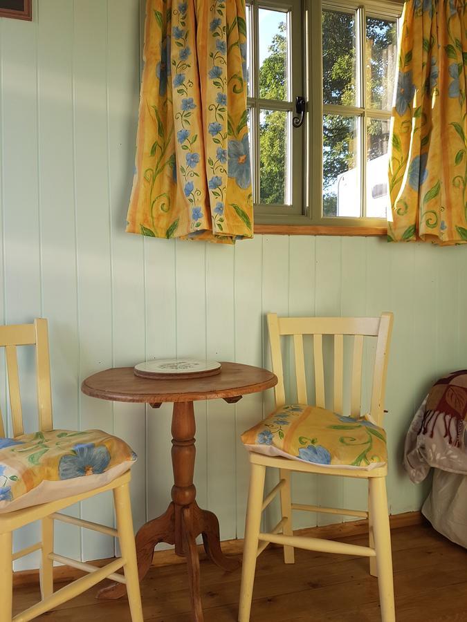 Shepherds Hut Dolly Wagon Κέσγουικ Εξωτερικό φωτογραφία
